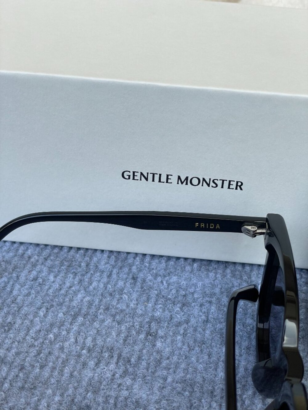 Gentle Monster black sunglasses - Picture 6 of 8